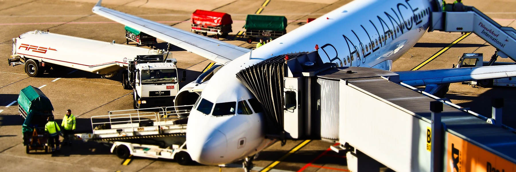 ▷▷▷ Restplätze Flughafen Dresden